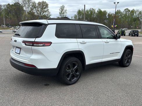 Used 2023 Jeep Grand Cherokee L Laredo image 3