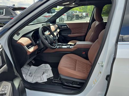 New 2025 Mitsubishi Outlander SEL image 13