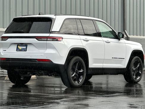 New 2025 Jeep Grand Cherokee Altitude image 4