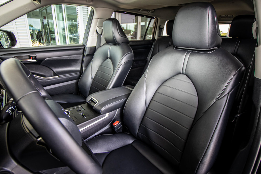 Used 2024 Toyota Highlander XLE FWD image 26