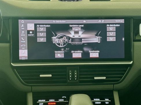 Used 2021 Porsche Cayenne Coupe AWD/4WD image 16