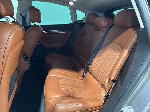 Used 2018 Maserati Levante GranLusso AWD/4WD image 35