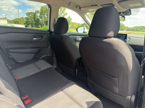 Certified 2025 Nissan Rogue SV FWD image 17