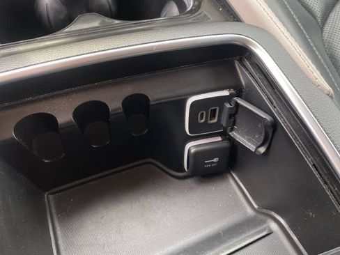 Used 2022 Chrysler Pacifica Limited FWD image 21
