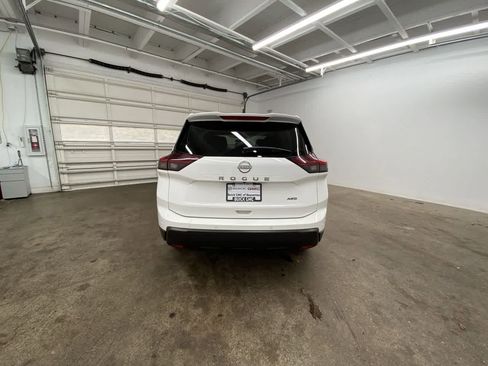 Used 2024 Nissan Rogue S image 5