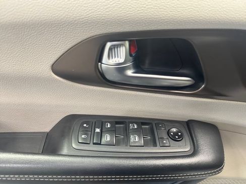Used 2021 Chrysler Voyager Lxi FWD image 25