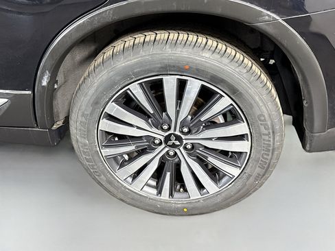 Used 2020 Mitsubishi Outlander ES image 36