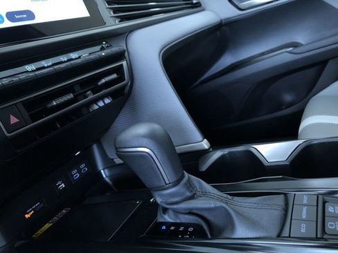 Used 2025 Toyota Camry SE image 22