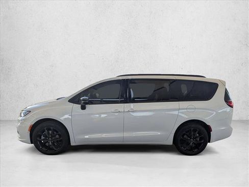 New 2026 Chrysler Pacifica Select image 5