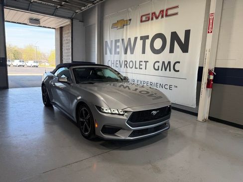 Used 2024 Ford Mustang Premium image 2