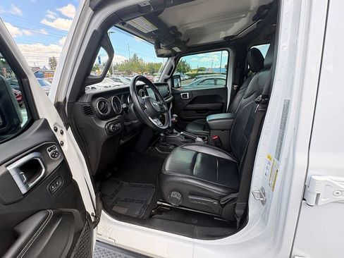 Used 2018 Jeep Wrangler Unlimited Sahara AWD/4WD image 13