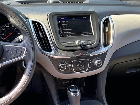 Used 2021 Chevrolet Equinox LS w/ LS Convenience Package FWD image 9