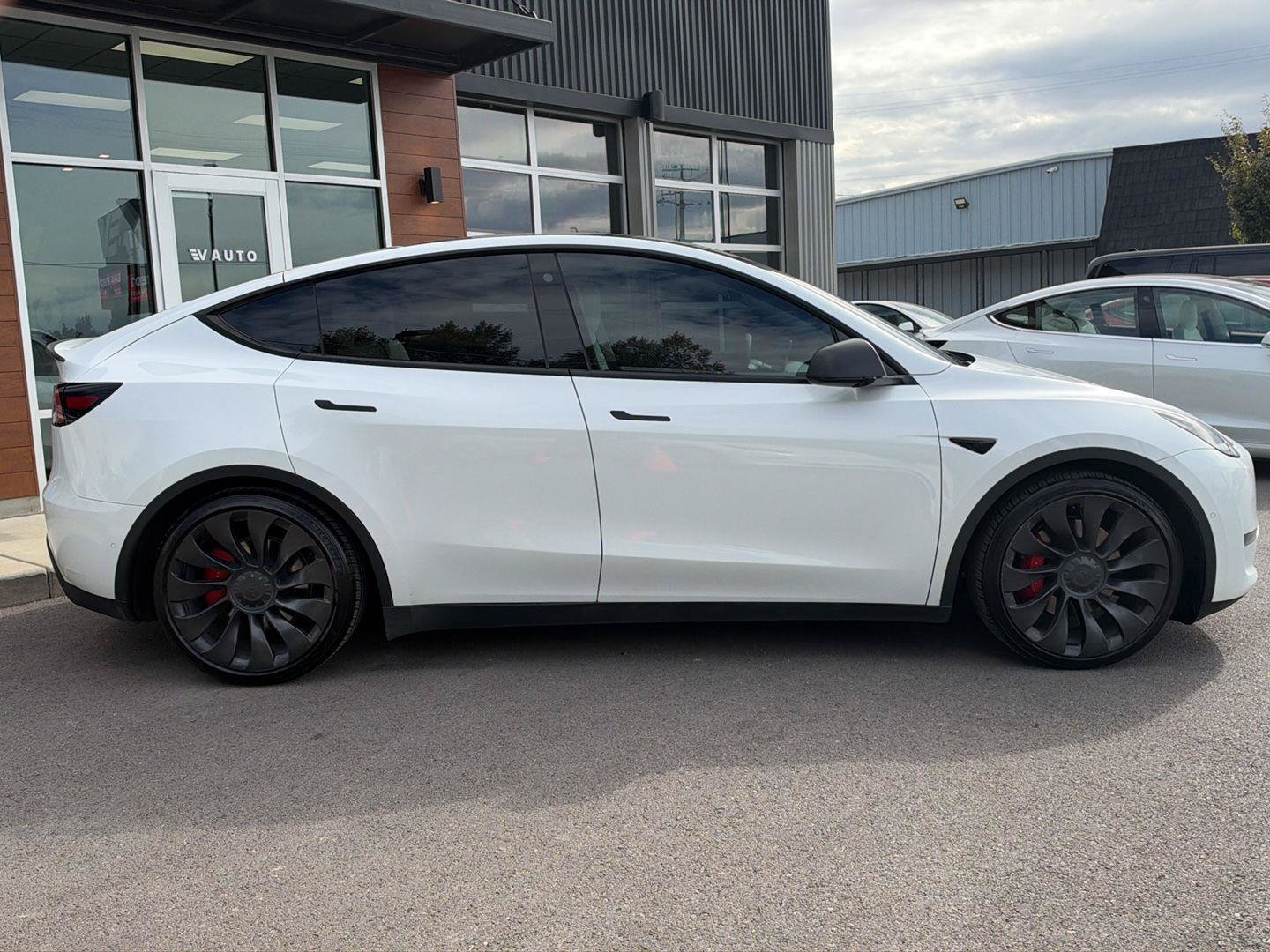 Used 2022 Tesla Model Y Performance AWD/4WD image 9