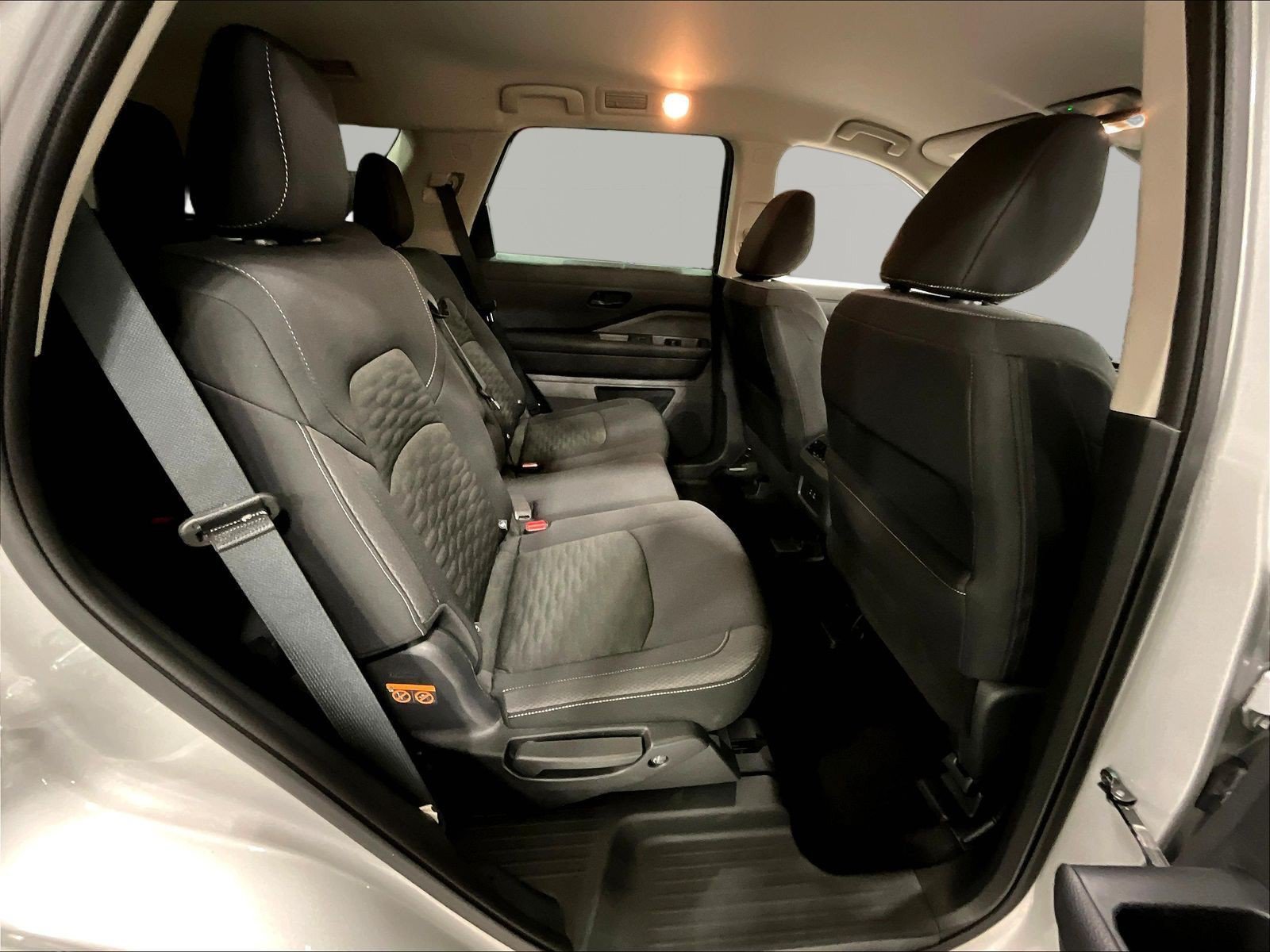 Used 2025 Nissan Pathfinder SV AWD/4WD image 25