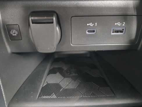 New 2025 Nissan Versa SR w/ Trunk Package FWD image 27