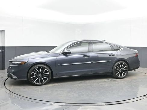 Used 2023 Honda Accord Touring image 11