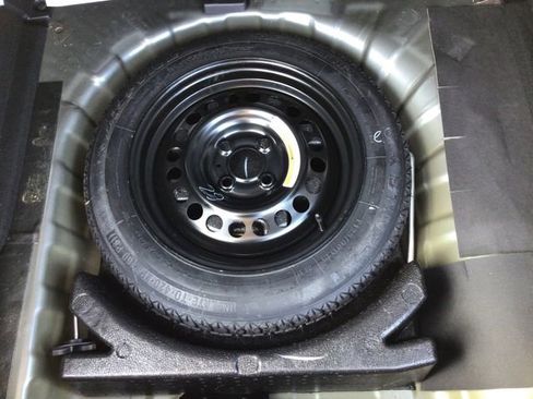 Used 2018 Nissan Kicks SV image 37