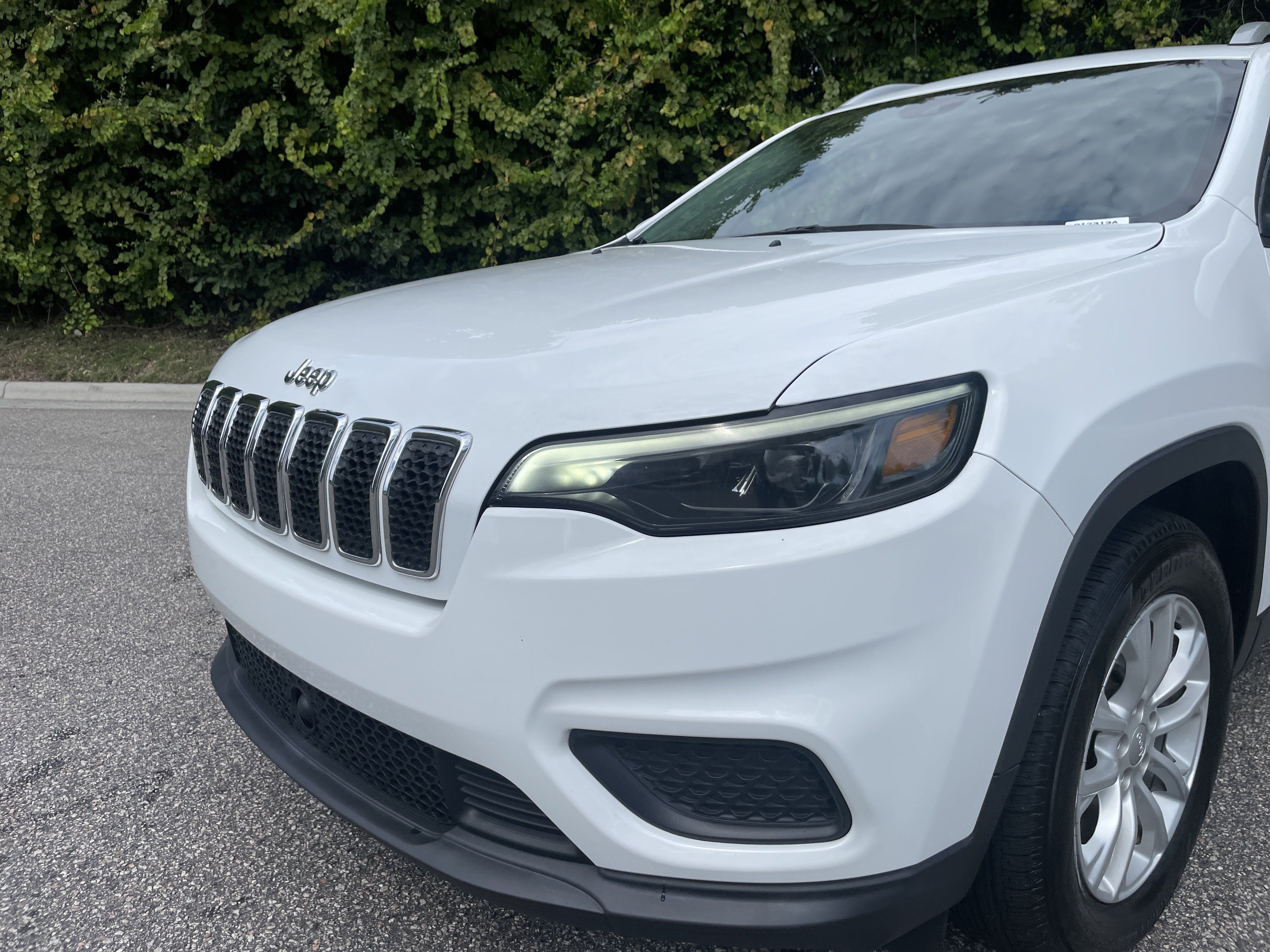Used 2021 Jeep Cherokee Latitude FWD image 5