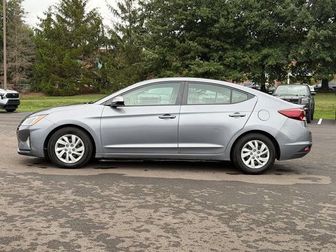 Used 2019 Hyundai Elantra SE FWD image 3