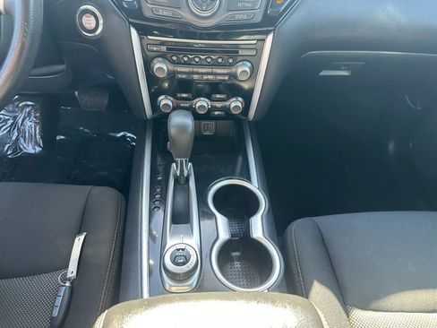 Used 2020 Nissan Pathfinder S AWD/4WD image 13