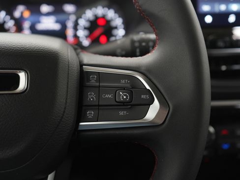 Used 2025 Jeep Compass Trailhawk AWD/4WD image 25
