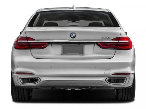 Used 2018 BMW 740i image 5