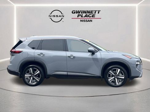 Certified 2025 Nissan Rogue SL w/ Tech Package FWD image 26