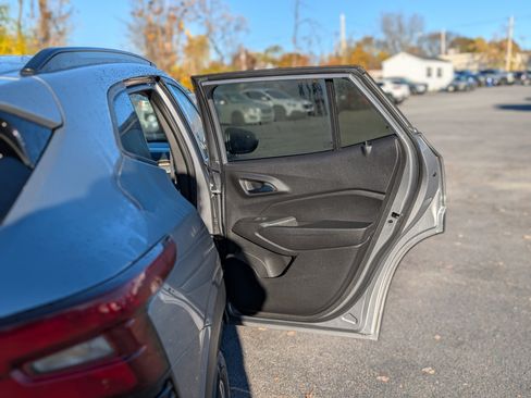 Used 2024 Chevrolet Trax LT w/ Driver Confidence Package image 33