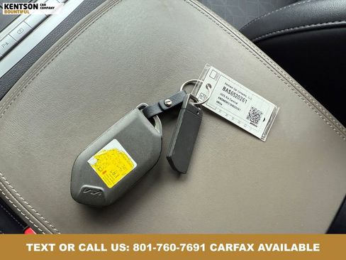 Used 2025 Kia Carnival FWD image 33