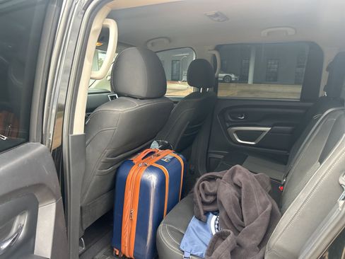 Used 2017 Nissan Titan SV image 14