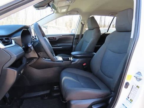 Used 2022 Toyota RAV4 LE image 11