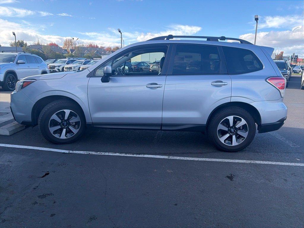 Used 2017 Subaru Forester 2.5i Premium w/ Popular Package #2A AWD/4WD image 4
