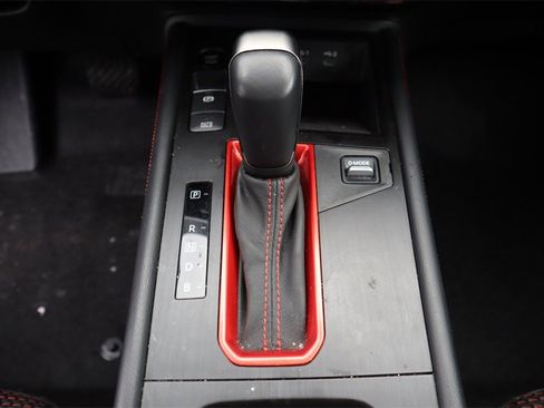 Certified 2025 Nissan Kicks SR image 21