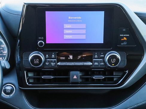 Used 2023 Toyota Highlander LE image 14