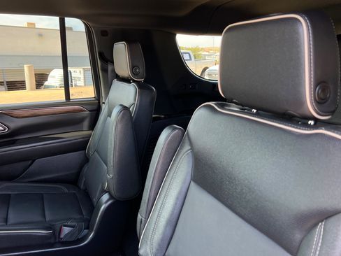 Used 2023 Chevrolet Suburban Premier AWD/4WD image 21