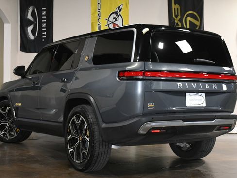Used 2022 Rivian R1S Launch Edition image 6