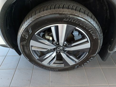 Used 2025 Nissan Rogue SL w/ SL Premium Package AWD/4WD image 8