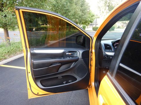 Used 2020 Dodge Grand Caravan GT image 11