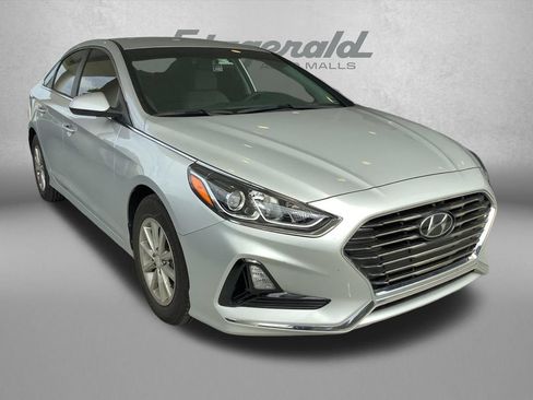 Used 2019 Hyundai Sonata SE FWD image 2