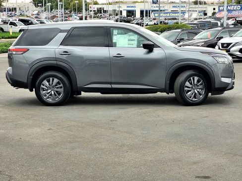 New 2025 Nissan Pathfinder S image 3