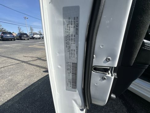 Used 2018 Dodge Charger R/T w/ Blacktop Package image 34