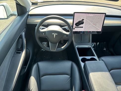 Used 2022 Tesla Model Y Long Range AWD/4WD image 23