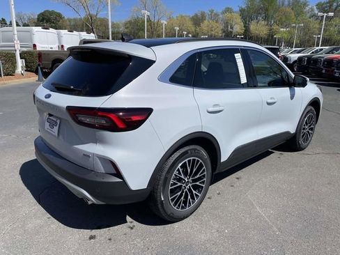 New 2025 Ford Escape SE w/ PHEV Premium Package FWD image 6