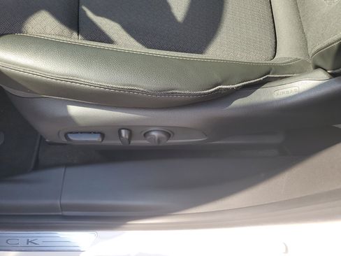 Used 2022 Buick Encore GX Select w/ Sport Touring Package FWD image 18
