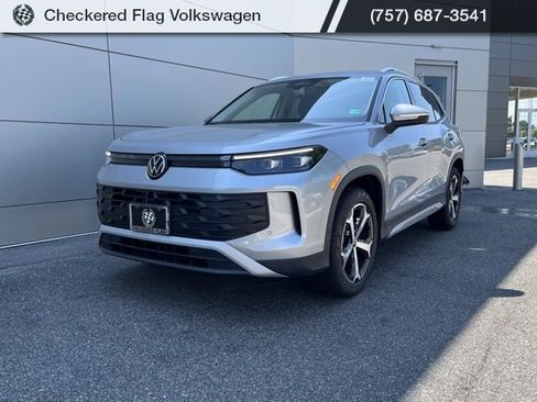 New 2025 Volkswagen Tiguan SE image 8