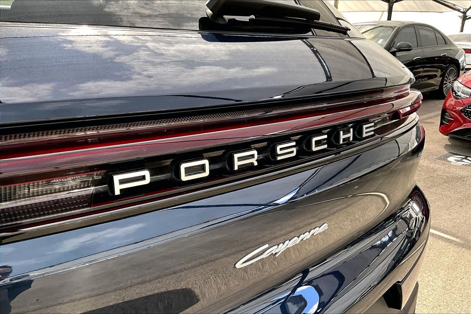 Used 2024 Porsche Cayenne AWD/4WD image 10