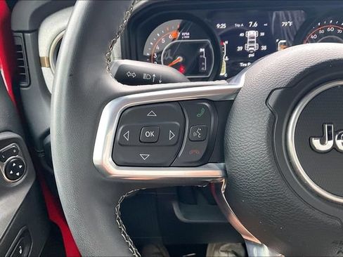 Used 2025 Jeep Wrangler Unlimited Sahara AWD/4WD image 18