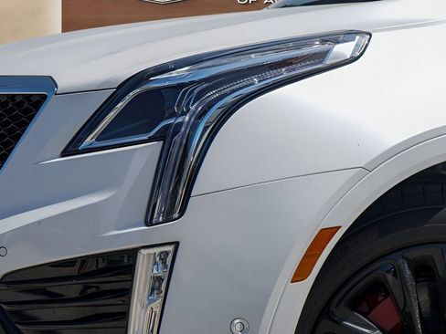 New 2026 Cadillac XT5 Sportv w/ LPO, Onyx Lite Package image 2