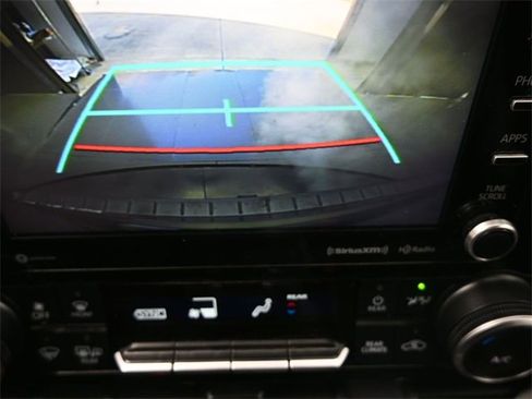 Used 2022 Toyota Highlander XLE image 32