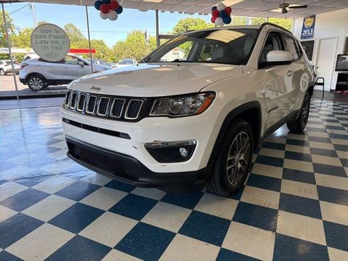 Used 2019 Jeep Compass Latitude w/ Popular Equipment Group FWD image 3